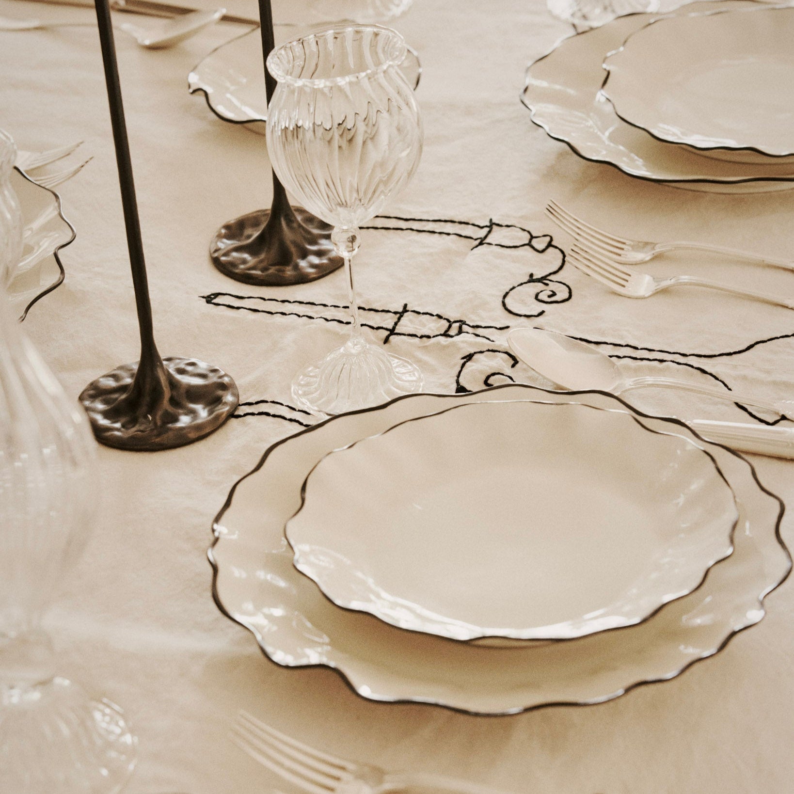 Ribbon Dinner Plate Plates LES Collection - Atelier Saucier