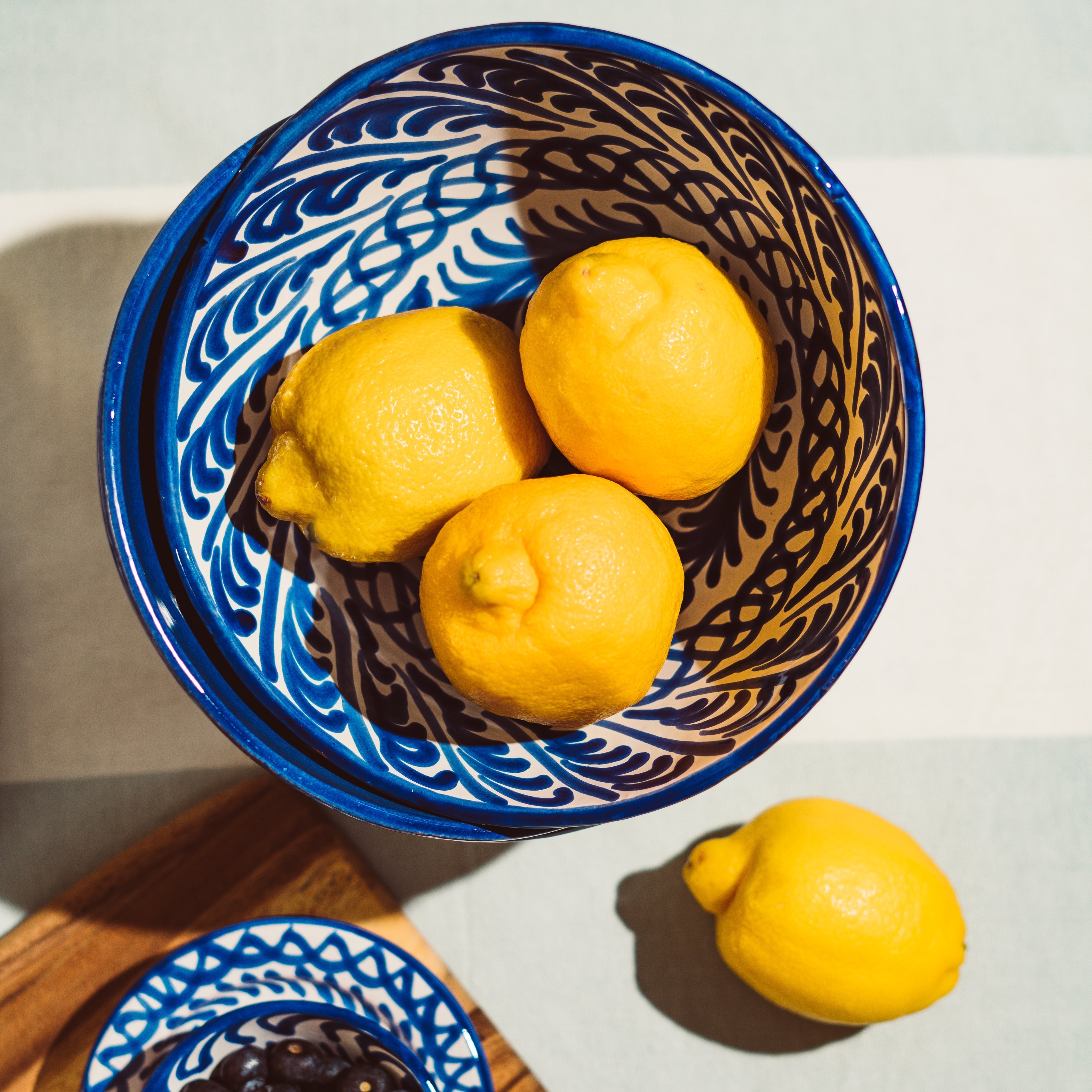 Medium Hand-Painted Bowl | Traditional Blue Bowls Pomelo Casa - Atelier Saucier