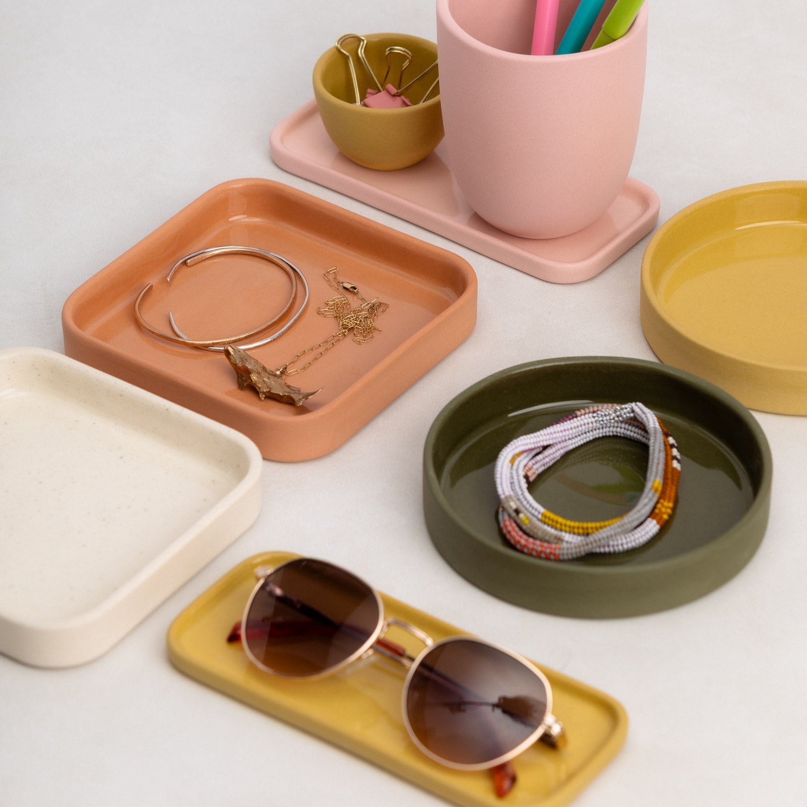 Round Tray Plates Pigeon Toe Ceramics - Atelier Saucier