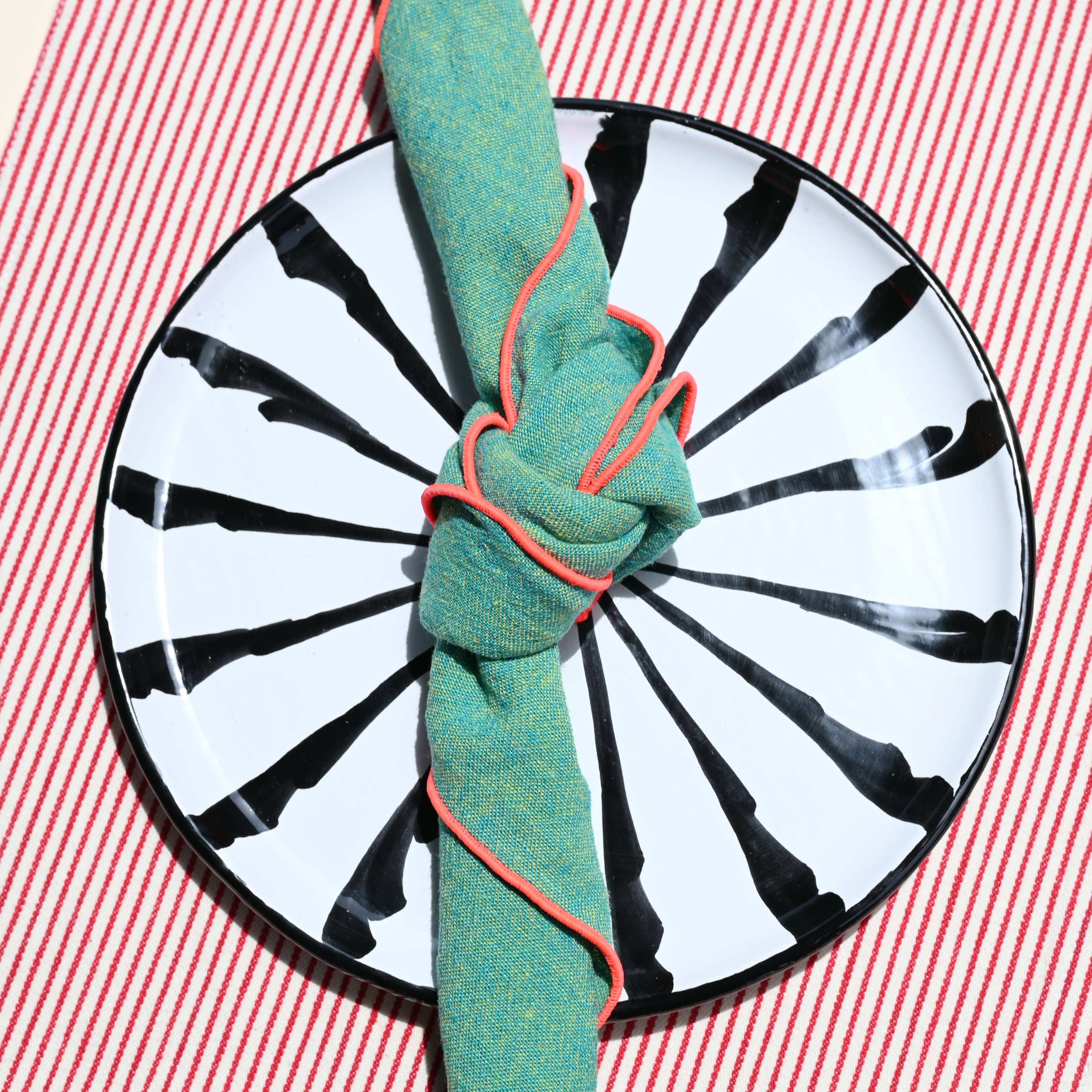Hand-Painted Salad Plate | Black Plates Pomelo Casa - Atelier Saucier