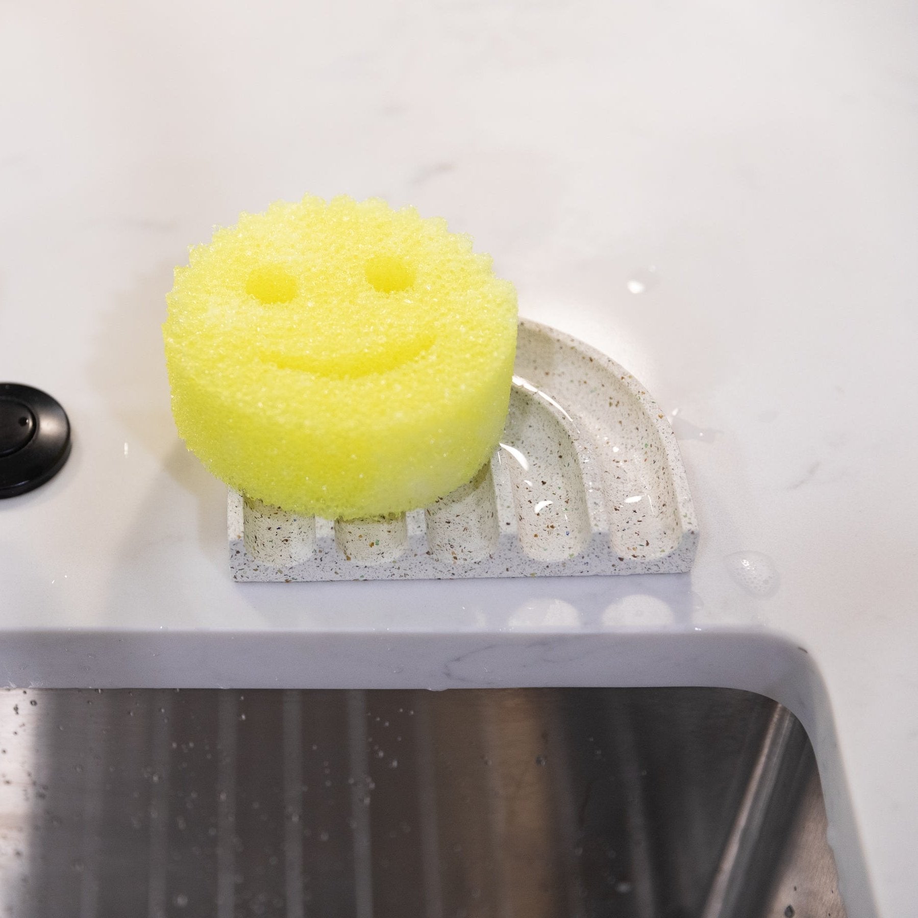 Sponge Rest | White Terrazzo Soap Dishes + Sponge Rests Pretti.Cool - Atelier Saucier