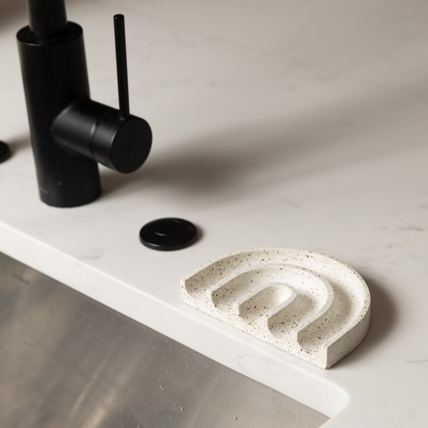 Sponge Rest | White Terrazzo Soap Dishes + Sponge Rests Pretti.Cool - Atelier Saucier
