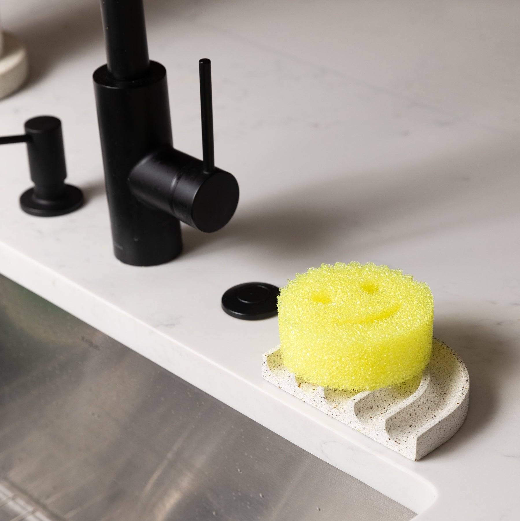 Sponge Rest | White Terrazzo Soap Dishes + Sponge Rests Pretti.Cool - Atelier Saucier