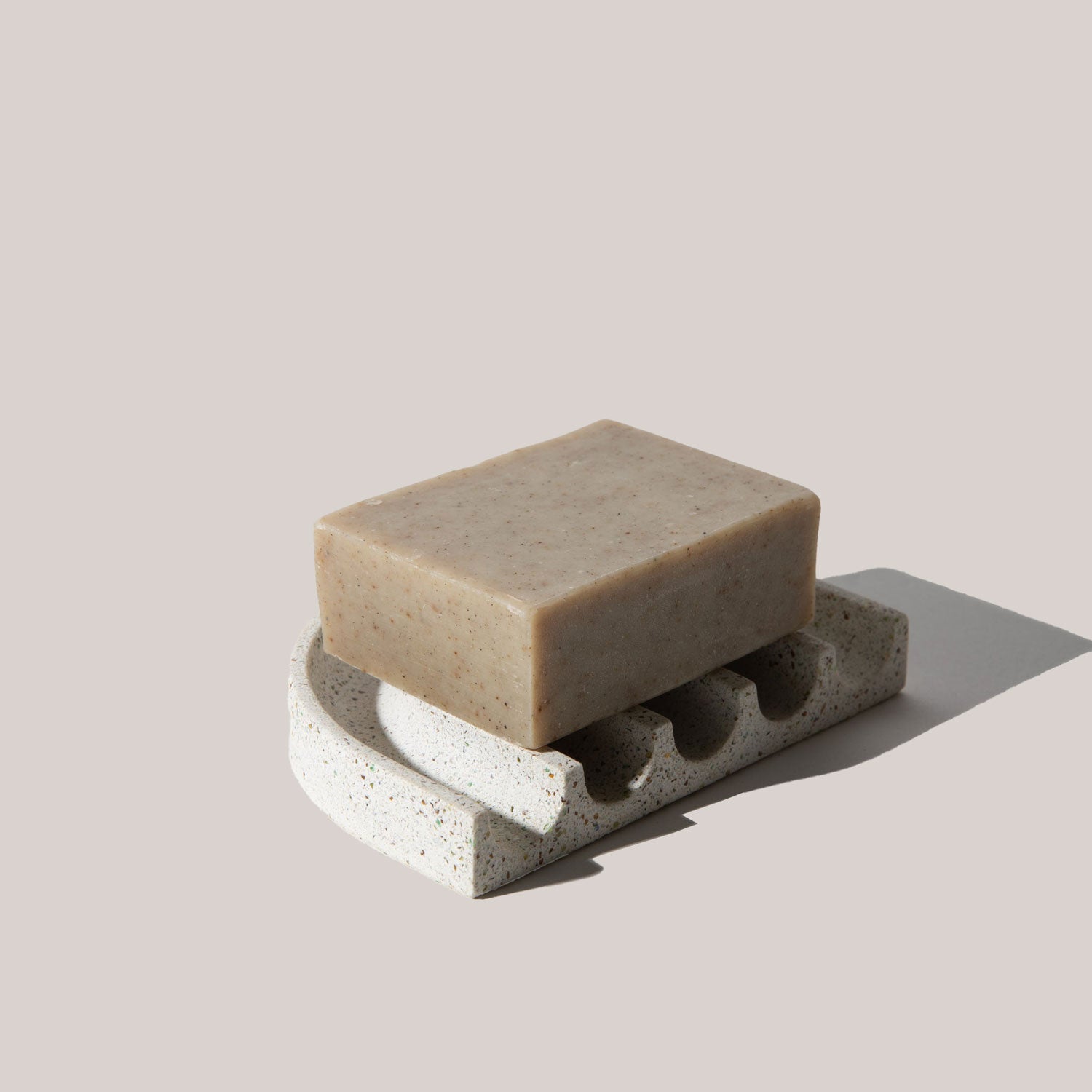 Sponge Rest | White Terrazzo Soap Dishes + Sponge Rests Pretti.Cool - Atelier Saucier