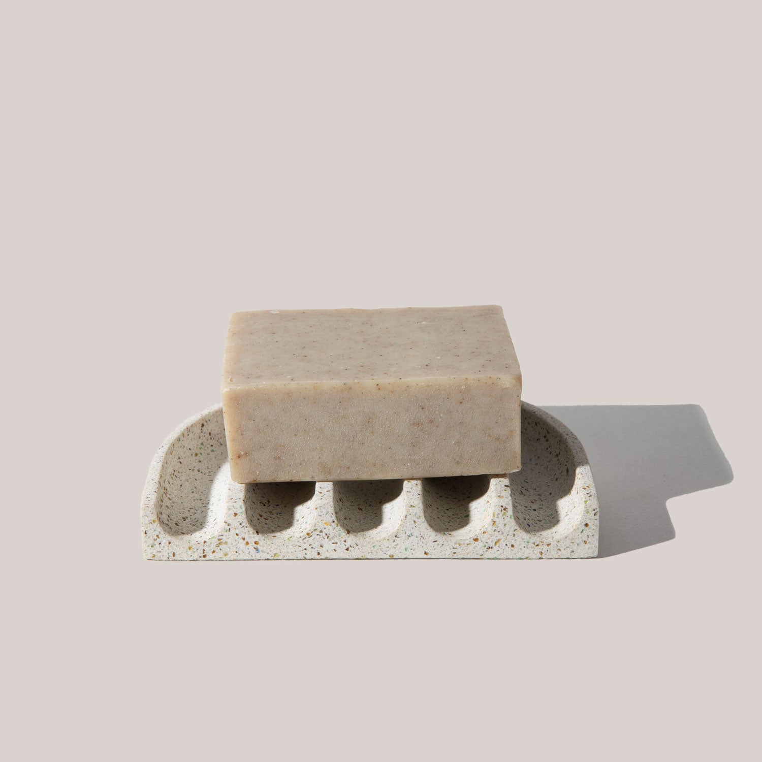 Sponge Rest | White Terrazzo Soap Dishes + Sponge Rests Pretti.Cool - Atelier Saucier