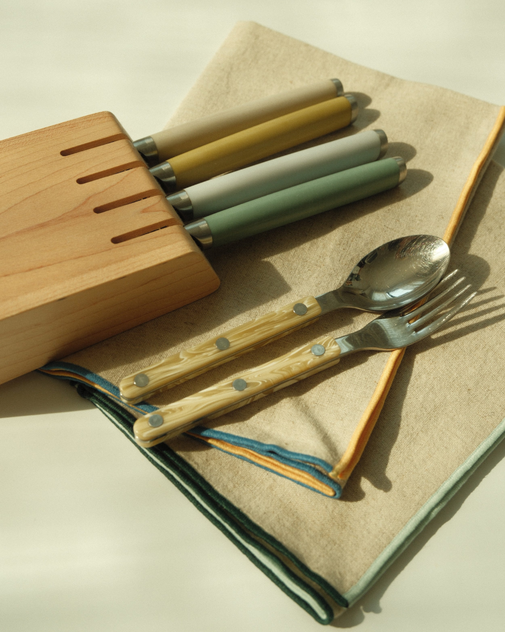 MATERIAL KITCHEN