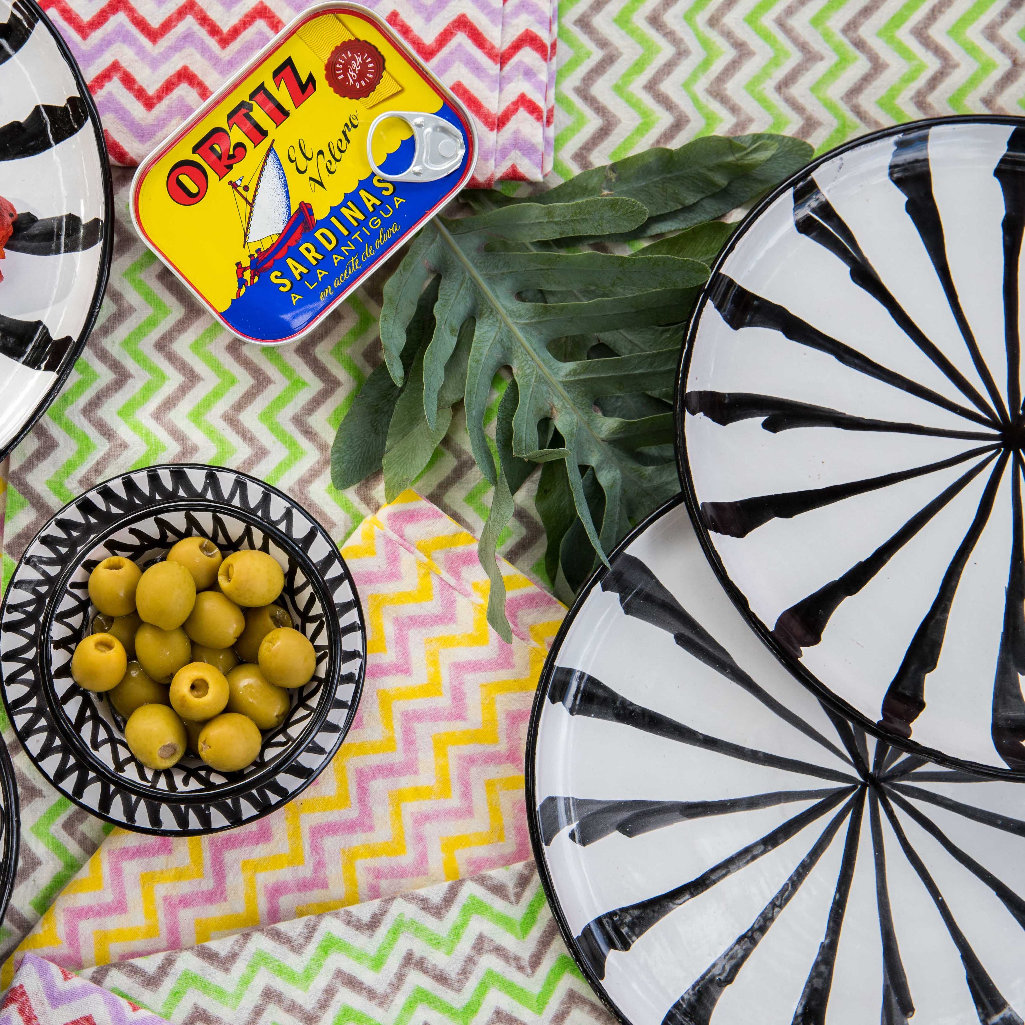 Hand-Painted Salad Plate | Black ACCESSORIE Pomelo Casa - Atelier Saucier